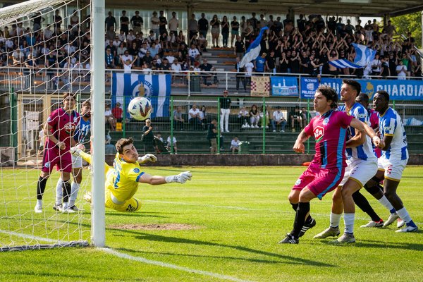 What are the key elements of an effective training camp for UK elite athletes?