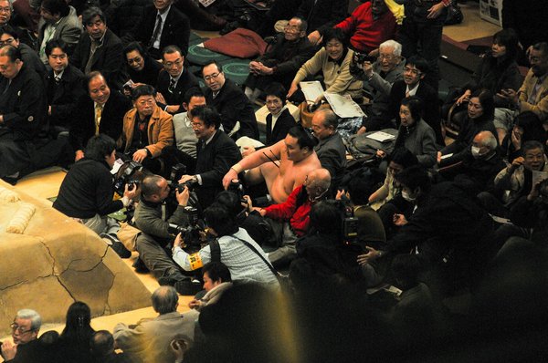 How can biathletes improve their skiing efficiency through targeted strength training?